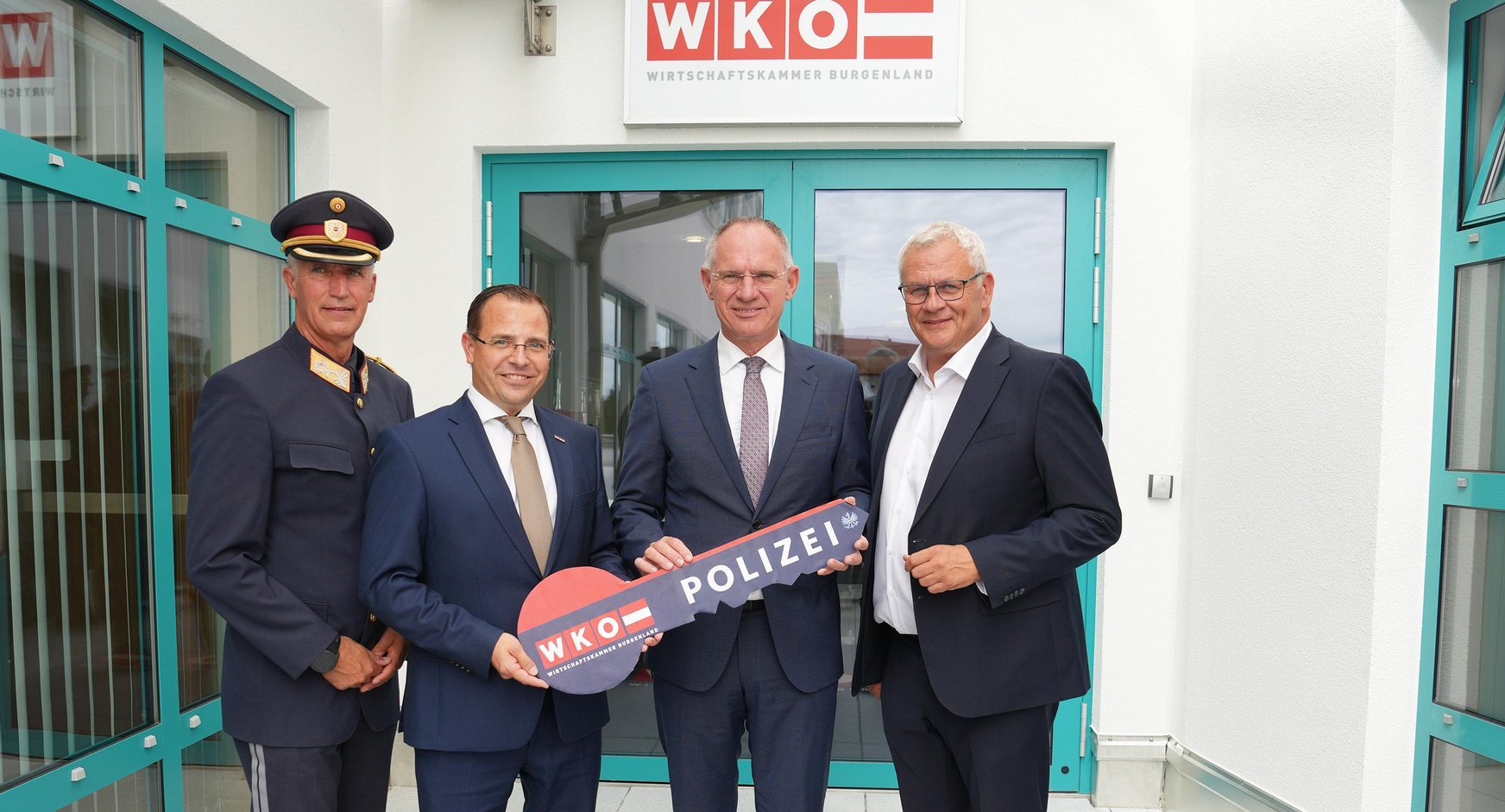 Landespolizeidirektor Martin Huber, Wirtschaftskammerpräsident Mst. Andreas Wirth, Innenminister Gerhard Karner und Bürgermeister Thomas Steiner (v. l.)