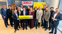 Regionalstellenleiter Harald Pokorny, Hans Heiling, Frau in der Wirtschaft-Bezirksvorsitzende Bianca Hartmann-Waba, Wirtschaftskammerpräsident Mst. Andreas Wirth, Sabrina Mikula, JW-Bezirksvorsitzender Franz-Peter Anna-Maria Bresich, Neo-Regionalstellenobmann Christoph Pöck, Christoph Leszkovich, Margit Bleich, Markus Bohrer, EPU-Bezirksvorsitzende Friederike Heinrich, Erich Ermler jun., KommR Andreas Leithner, Manfred Andert und Wirtschaftskammerdirektor Harald Schermann (v. l.) 