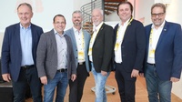 : KommR Robert Pfarrwaller (Bundesgremialobmann des Elektro- und Einrichtungsfachhandels), Wirtschaftskammerpräsident Mst. Andreas Wirth, Philipp Reichart (Landesgremialobmann des Elektro- und Einrichtungsfachhandels), Mst. Franz Reichart, Franz Buchinger (Landesinnungsmeister der Elektro-, Gebäude-, Alarm- und Kommunikationstechniker) und KommR Wolfgang Reiter (v. l.)