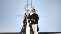Liane Scherz mit Model Kamila