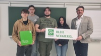 Startklar für den neuen „Lehre mit Matura“-Lehrgang: David Thurner, Deniz Damian, Alexander Paraskevaidis und Andra Nicole Constantin mit WIFI-Institutsleiter Thomas Jestl (v. l.) 