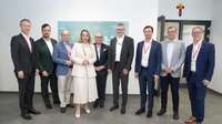 Gerhard Lackner (Istanbul), Andreas Pfleger (Nairobi), Johannes Brunner (Abu Dhabi), Melanie Wagner-Deli (WK Burgenland – AW & EU), Christoph Pfeifer (Riyadh), Bernhard Pulverer (CEO Melecs EWS GmbH), David Bachmann (Kiew), Erich Lampel (Melecs EWS GmbH) und Ewald Hombauer (WK Burgenland – Sparte Industrie) (v. l.) 