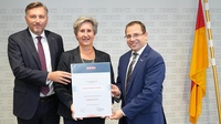 Wirtschaftskammerdirektor Harald Schermann, KommR Gabriele Schnödl und Wirtschaftskammerpräsident Andreas Wirth (v. l.). 