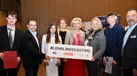 Casting-Teilnehmer Ruben Bakaj, Andreas Wirth (Wirtschaftskammerpräsident), Schülerin Janine Moser, Karin Steiner (stellvertretende AMS-Landesgeschäftsführerin), Sandra Steiner (Leiterin Präsidialbereich Bildungsdirektion Burgenland), Helene Sengstbratl (AMS-Landesgeschäftsführerin), Schüler Peter Hammer und Markus Plattner (Geschäftsstellenleiter AMS Mattersburg) (v. l.).