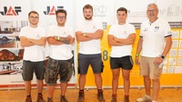 Nico Gigl, Alexander Rieder, Andreas Reeh, Philipp Wolf vertraten das Burgenland beim Bundeslehrlingswettbewerb Holzbau mit Landesinnungsmeister Mst. Josef Sachs (v. l.).