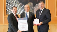 Ehrenmedaille: Wirtschaftskammerpräsident Mst. Andreas Wirth, Alfred Szczepanski und Wirtschaftskammerdirektor Harald Schermann