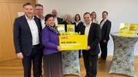Wirtschaftskammerdirektor Harald Schermann, Regionalstellenobmann Roman Eder, Bezirksvorsitzende Frau in der Wirtschaft KommR Herta Walits-Guttmann und Wirtschaftskammerpräsident Andreas Wirth (vorne v. l.); die WK-Experten Franz-Stephan Ivancsics, Judith Wagner, Natascha Kummer, Carola Fuchs und Thomas Ehrenreiter (hinten v. l.). 
