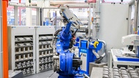 Roboter arbeitet im Unternehmen