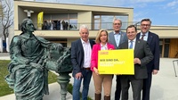 Regionalstellenobmann KommR Stefan Kneisz, Frau in der Wirtschaft-Bezirksvorsitzende Petra Herz, WK-Vizepräsident KommR Paul Kraill, WK-Präsident Andreas Wirth und WK-Direktor Harald Schermann (v. l.).