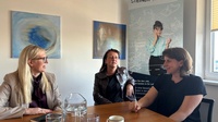 Drei Frauen im Gespräch