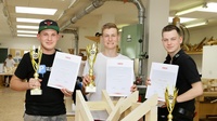 Erfolgreiches Trio: Johannes Hofer (2.), Sieger Matthias Gingl und der Drittplatzierte Florens Baumann (v. l.). 