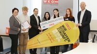 Tanja Stöckl (WK-Regionalstellenobfrau), Maximilian Augustin (Schüler), Andreas Wirth (Wirtschaftskammerpräsident), Lea Friedrich, Summer Budal, Josephine Rehmann (Schülerinnen) und Martin Horvath (WK-Vizepräsident) (v. l.).