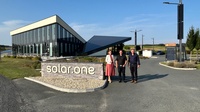 Besuch bei „solar.one“: Harald Schermann (WKB-Direktor), Andreas Schneemann („solar.one“) und Mariana Kühnel (WKÖ-Generalsekretär-Stellvertreterin) (v. l.). 