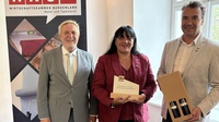 Bundesinnungsmeister Hannes Koudelka, Veronika Neufelner und Landesinnungsmeister Mst. Jürgen Szerencsits (v. l.) 