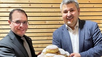 Wirtschaftskammerpräsident Mst. Andreas Wirth und der Landesinnungsmeister der Bäcker, Michael Goldenitsch 