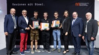 Gruppenbild der Sieger des Bundeslehrlingswettbewerbs 2023 im Beruf Fahrzeugbautechnik