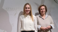 Pädagogin Katharina Galumbo mit Christiane Sehnoutek, Leiterin HR der St. Martins Therme Frauenkirchen