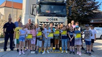 Klasse vor LKW