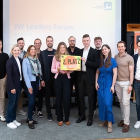 Gruppenbild - halten Schild hoch mit 