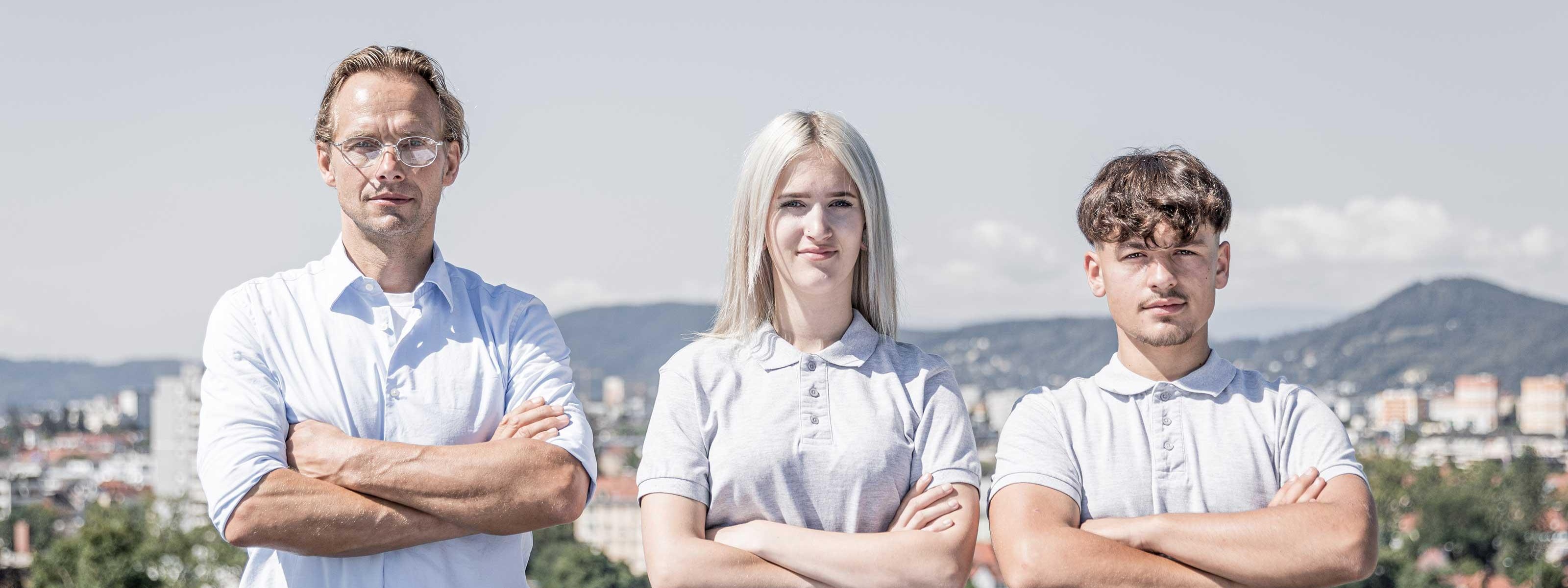 Drei Personen in Frontalansicht