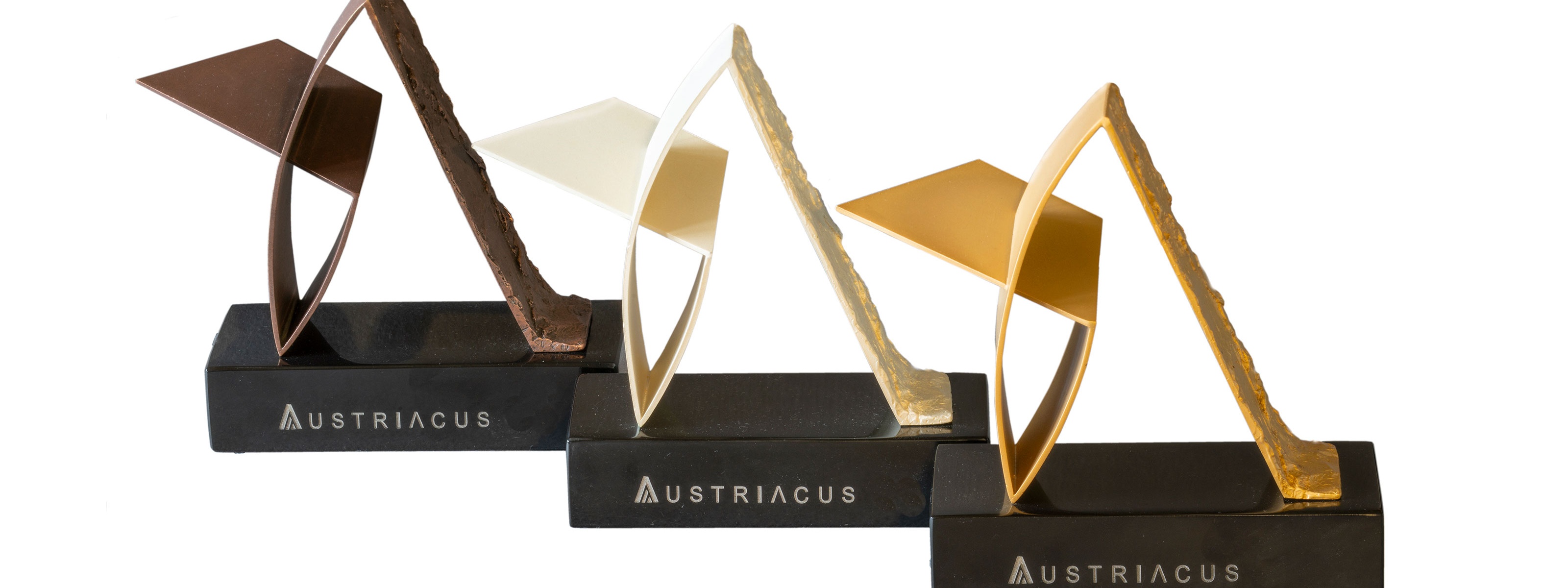 Gold-, Silber- und Bronzetrophäe des Bundeswerbepreises AUSTRIACUS