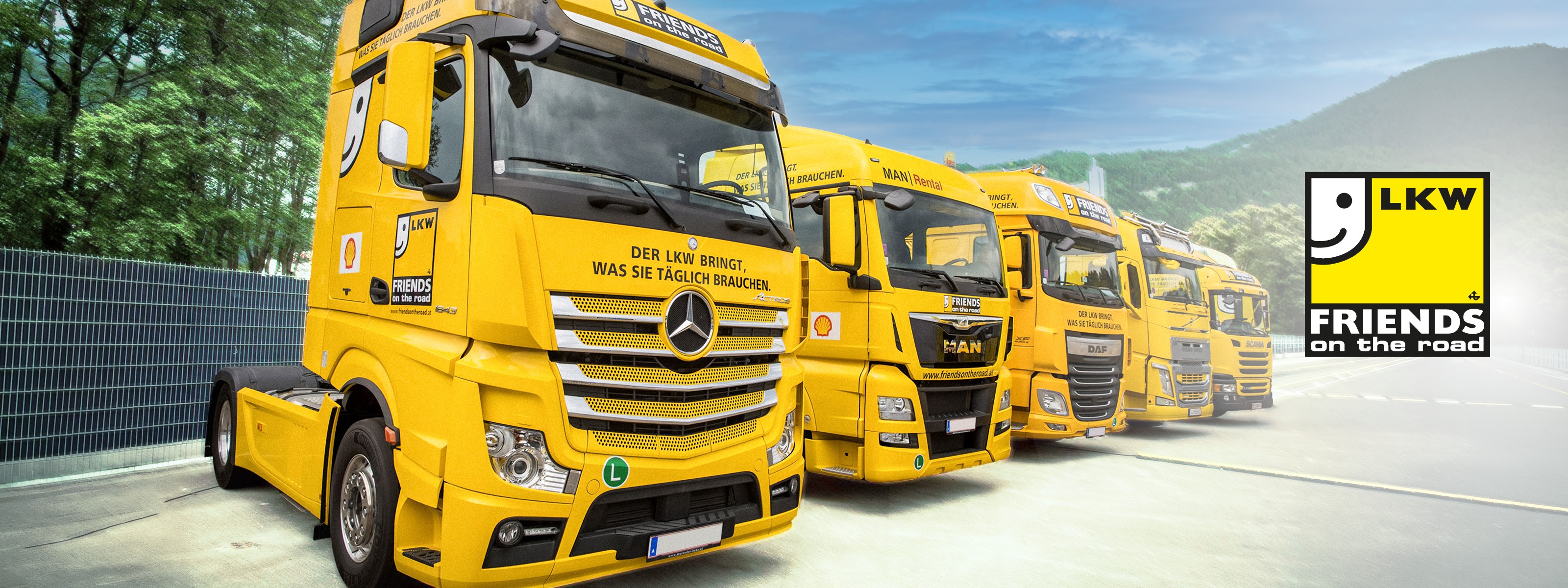 Reihe gelber Lkw, Slogan „Der Lkw bringt, was Sie täglich brauchen“, Logo LKW Friends on the road