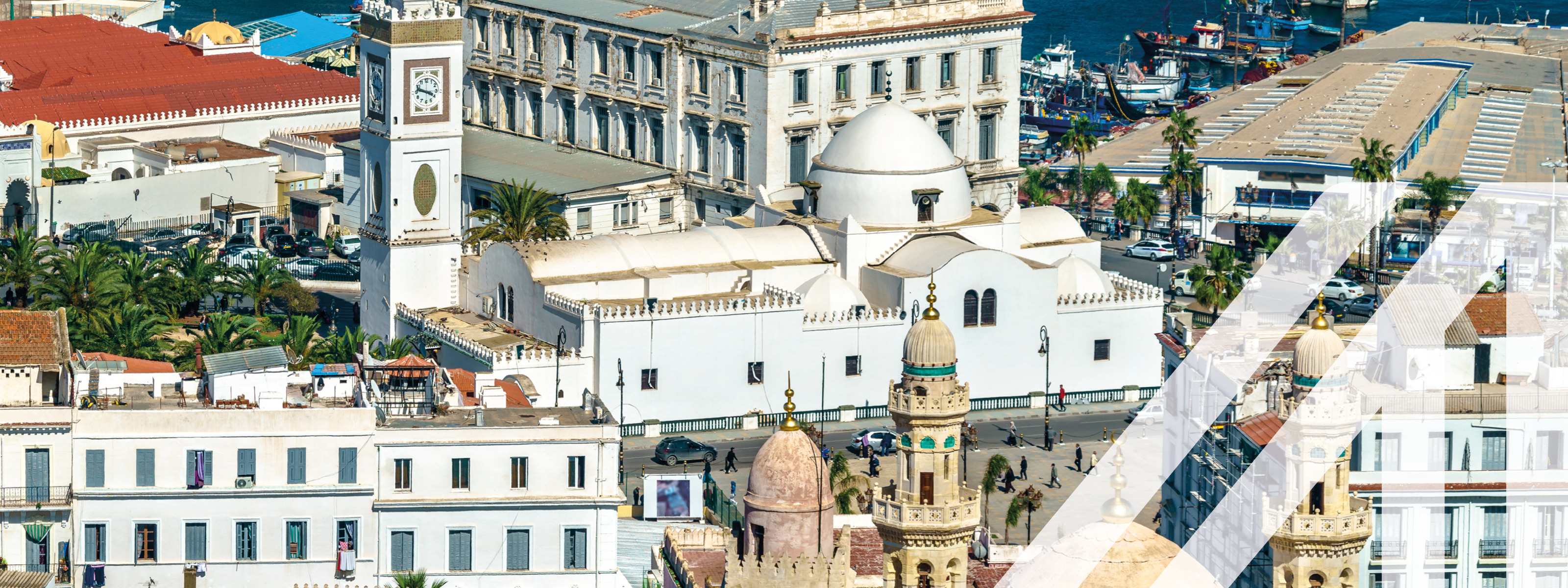 Stadtansicht von Algier: Blick auf die Ketchaoua Djamaa al-Djedid Moscheen in der Kasbah von Algier. Über das Bild wurde ein weißes Austria A gelegt.
