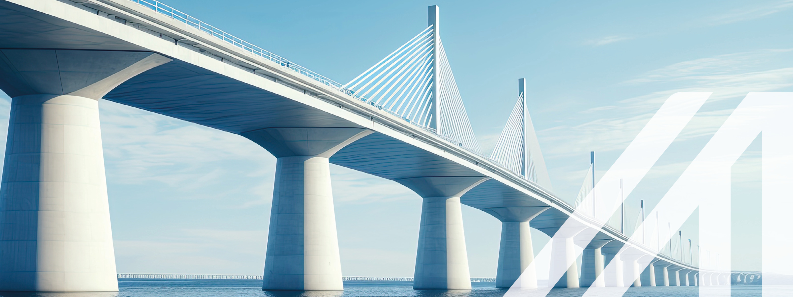 Bild einer modernen Brücke über das Meer, aufgenommen aus einem niedrigen Winkel mit blauem Himmel im Hintergrund.