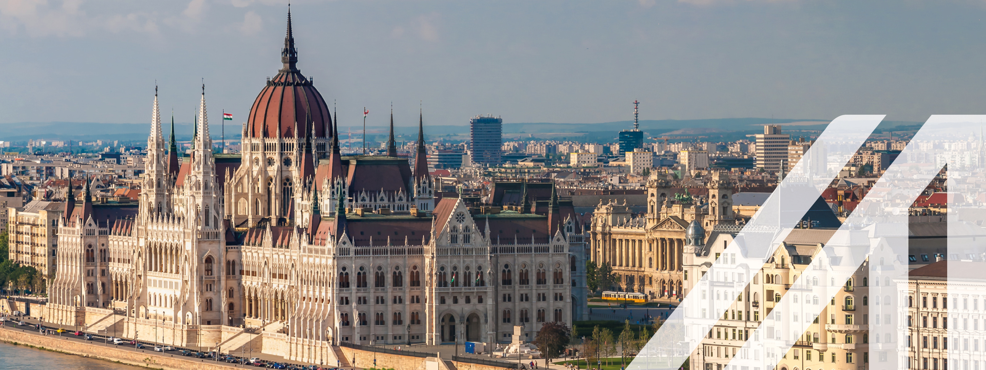 Blick auf das ungarische Parlament in Budapest, gelegen an der Donau