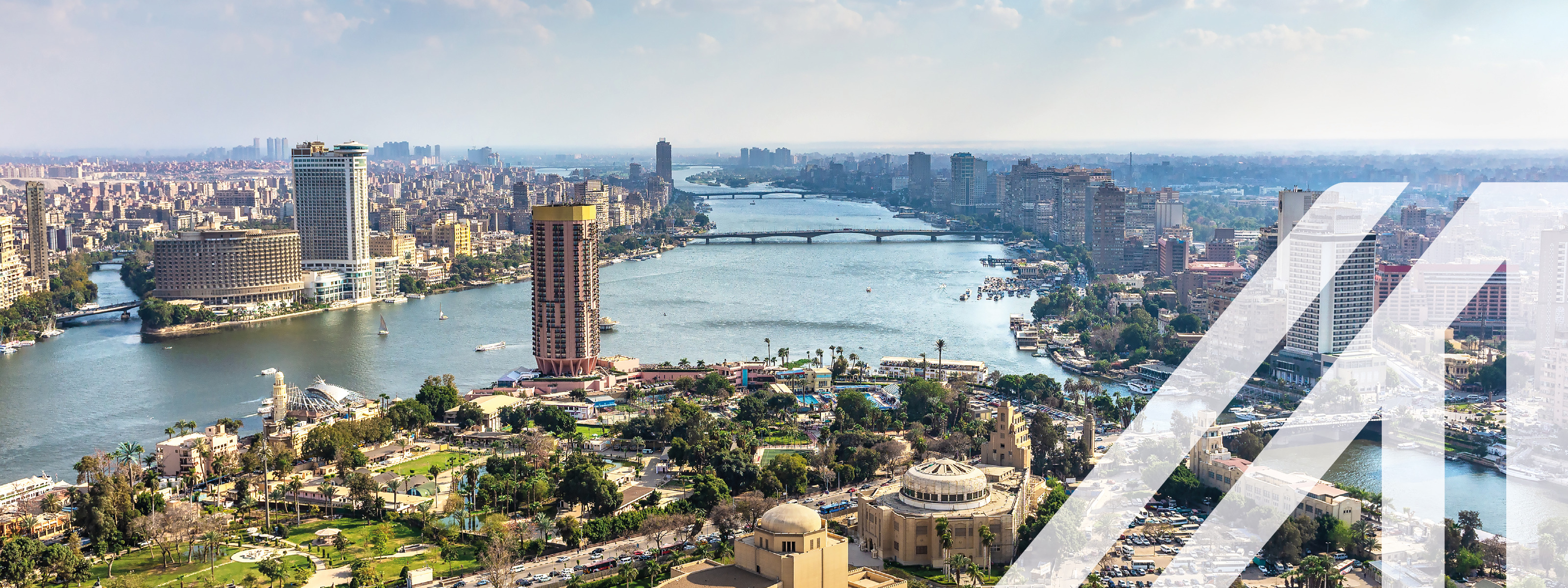 Blick auf  den Nil und die Brücke des 15. Mai sowie die Corniche im Zentrum von Kairo, Hauptstadt von Ägypten