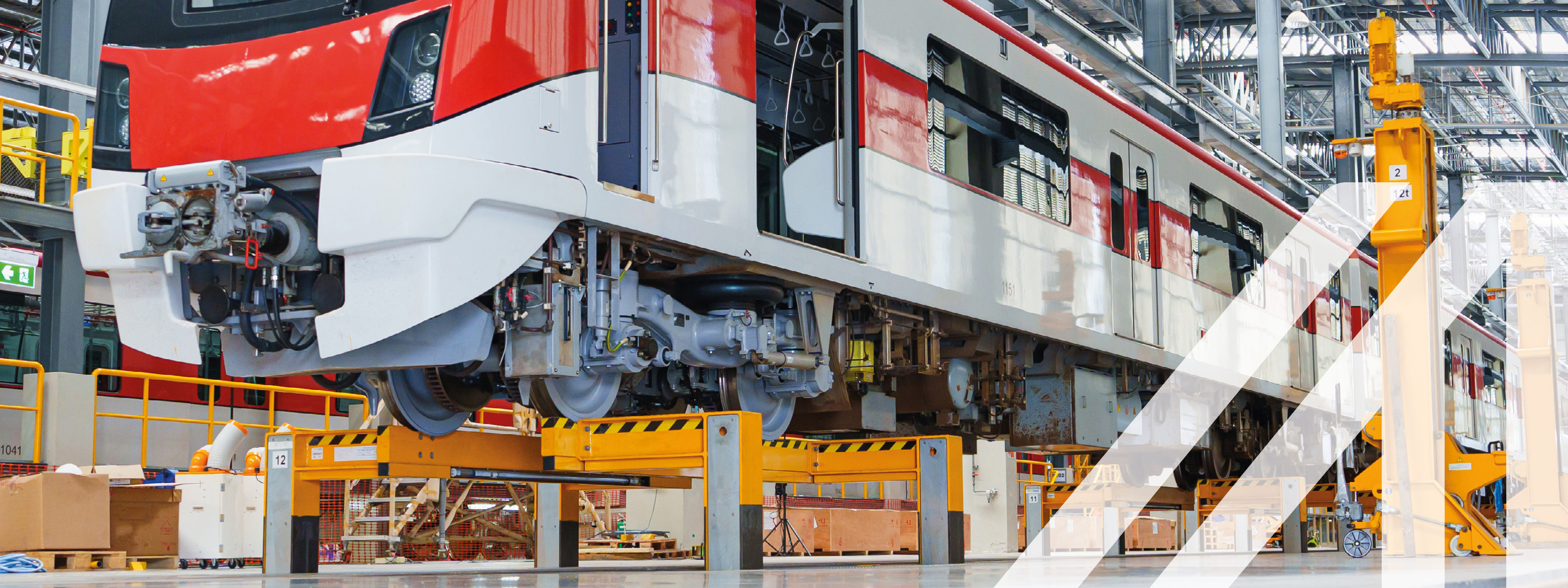 Moderner Zug in einer Schienenfahrzeug-Wartungsanlage zur Reparatur. 