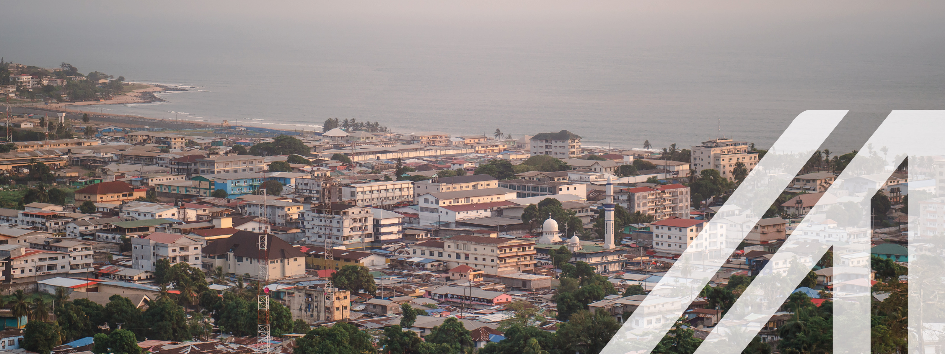 Blick auf Monrovia, Hauptstadt von Liberia, Meer im Hintergrund