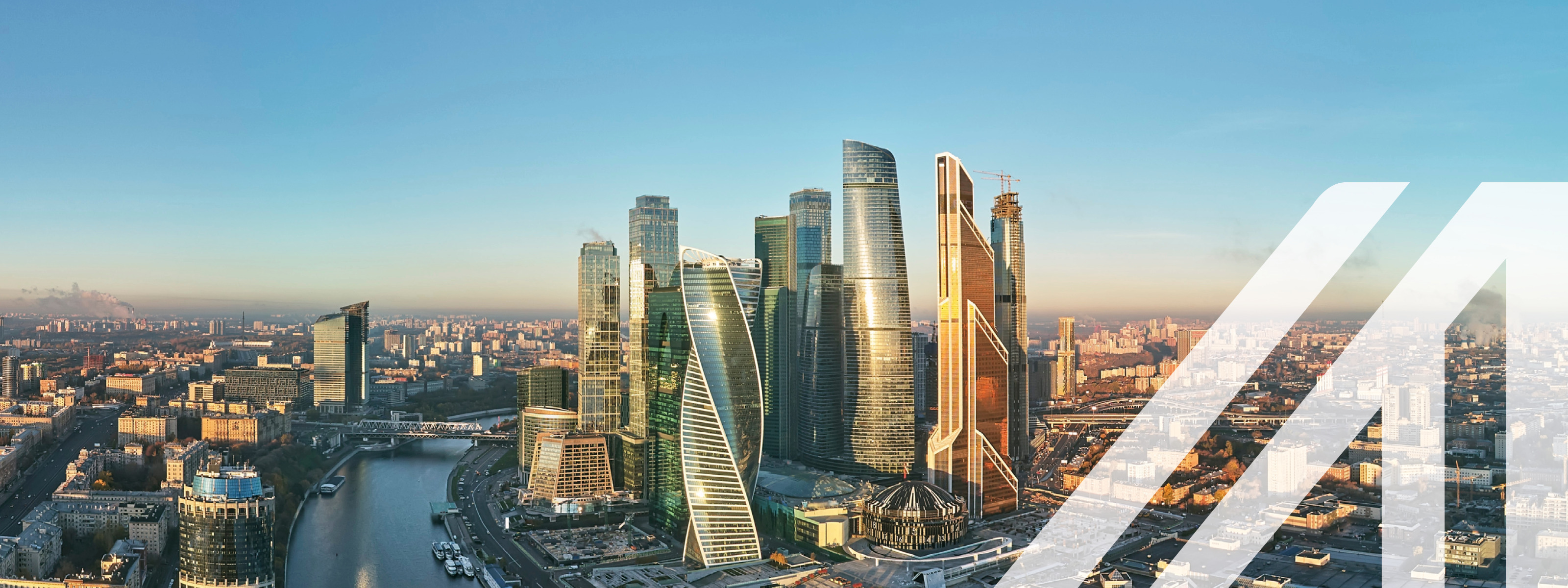 Blick auf  Moskauer International Business Center sowie Moskauer Skyline gelegen an der Moskwa.
