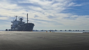 Schiff im Hafen von Thessaloniki