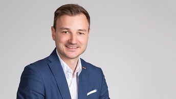 Portrait des Bezirksstellenleiters. 
