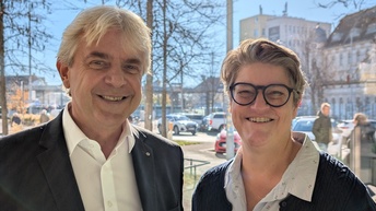 Bezirksobmann Matthias Schiffer mit Gründerin Signe Lassl