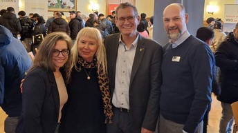 v.l.n.r: Ing. Katharina Graber MBA (WK-Wien Bezirksobfrau), Mag.a Monika Wollny (ibis acam), Georg Papai (Bezirksvorsteher Floridsdorf), Franz Gerold Bliem (AMS-SfU)