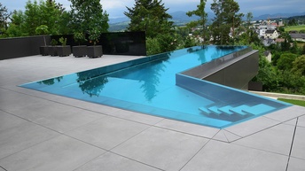 Swimmingpool im Garten