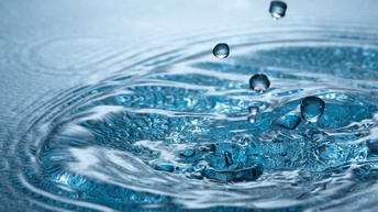 hochspritzendes Wasser