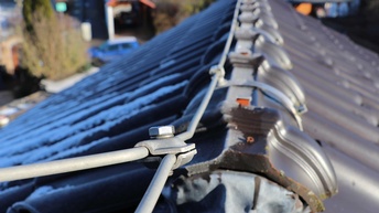 Dachfirst mit Blitzableiter