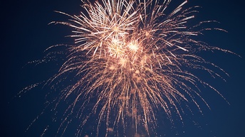 Goldfarbenes Feuerwerk