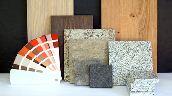 Diverse Muster von Parkett, Naturstein, Fliesen, Holzdielen, Farben und Farbkarte für Wohnung Innenausbau Arbeiten