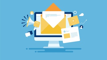 Grafische Darstellung eines Monitors mit Briefumschlägen und Megaphon als Symbole für Newsletter