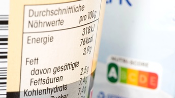 Tabelle von Nährwerten einer Produktverpackung