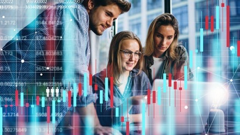 Drei Personen um Laptop versammelt blicken freudig darauf, darüber Overlay mit Linien, Zahlen und blauen und roten Farbbalken