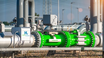 Pipielines in grau und grün mit der Beschriftung H2 green Hydrogen
