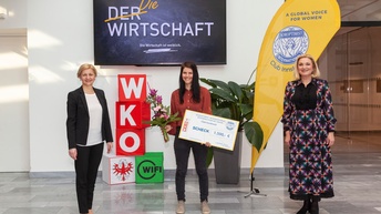WKT Direktorin Evelyn Geiger-Anker, Preisträgerin Tamara Deuschle, Präsidentin Soroptimist Club Innsbruck Elisabeth De Felip-Jaud 