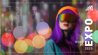 Person mit lila schulterlangen Haaren und bunter Jacke, oranger Mütze und roten Lippenstift trägt eine virtuelle Brille, im Hintergrund zeigt sich ein buntes Bokeh mit japanischen Schriftzeichen