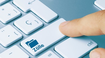 Nahaufnahme einer Computertastatur. Auf einer Taste steht Zölle