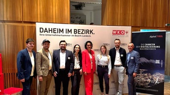   Raphael Schaller (digital.tirol), Johannes Erhart, Felix Thöni, Isabella Hinterleitner, Moderatorin Sabine Singer, Sarah Maria Hanser, Andreas Falbesoner, Bezirksstellenleiter Otmar Ladner 